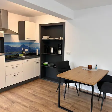 Appartement Im Souterrain Mit Terrasse